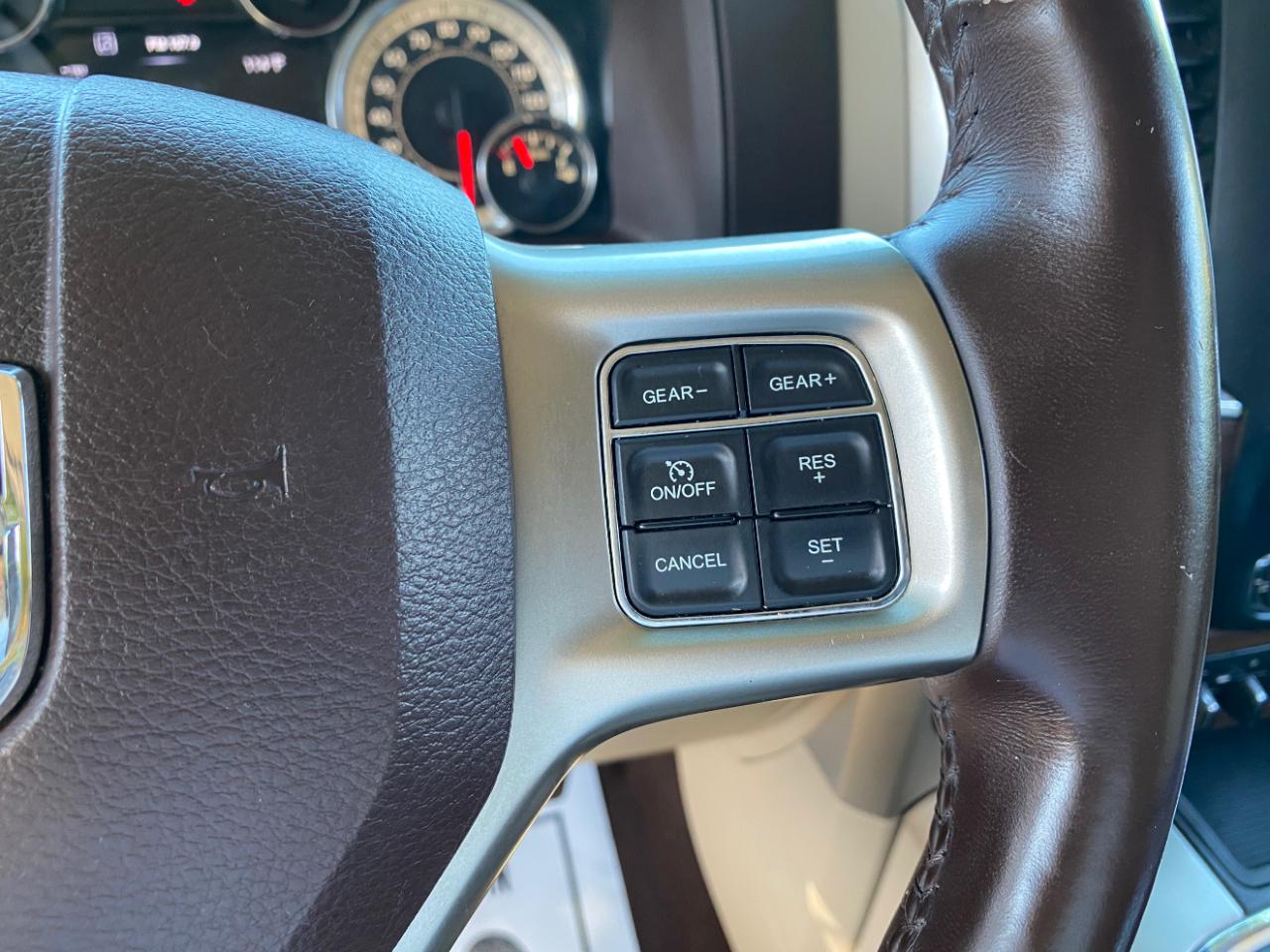 RAM 1500 2WD Quad Cab 140.5" Laramie 2016