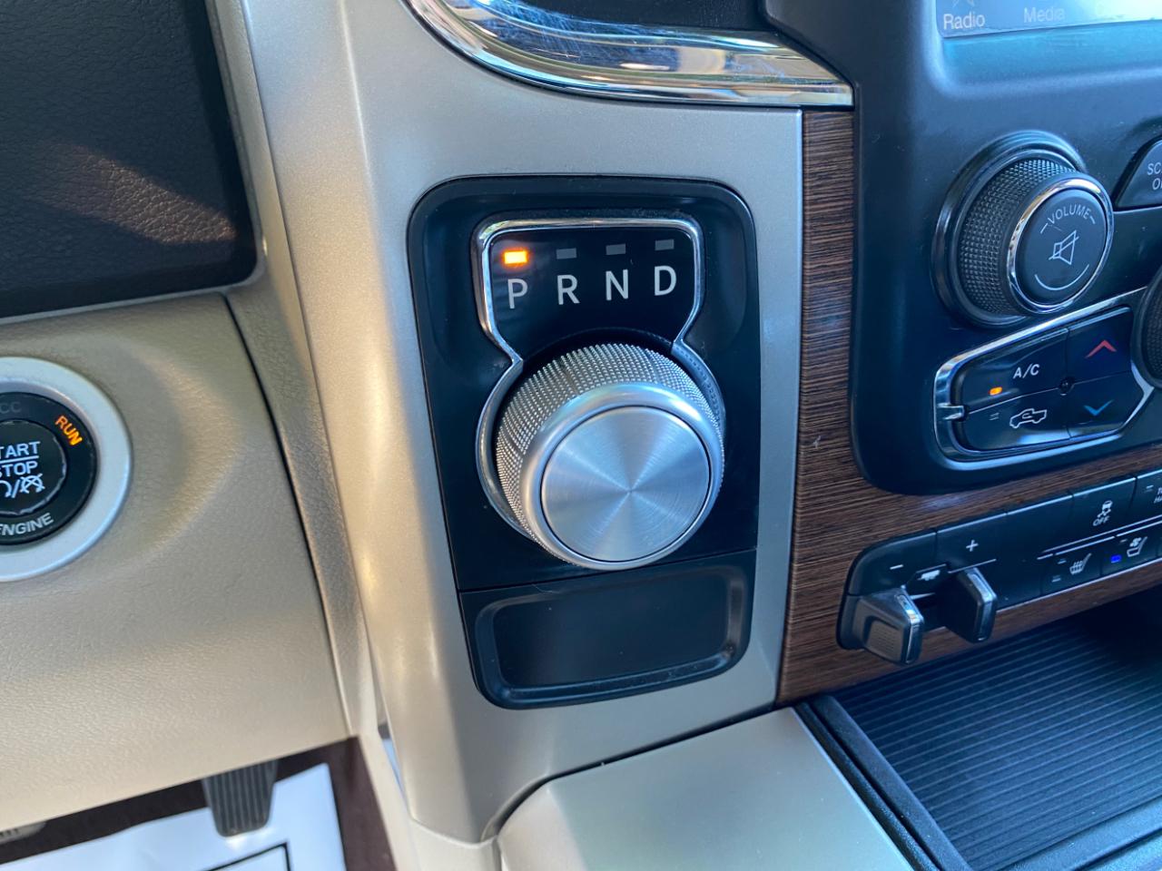 RAM 1500 2WD Quad Cab 140.5" Laramie 2016