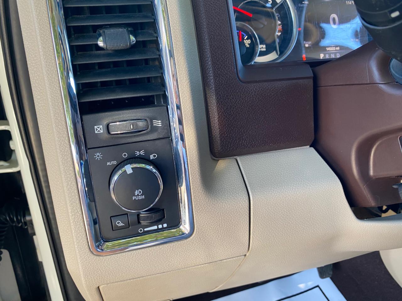 RAM 1500 2WD Quad Cab 140.5" Laramie 2016