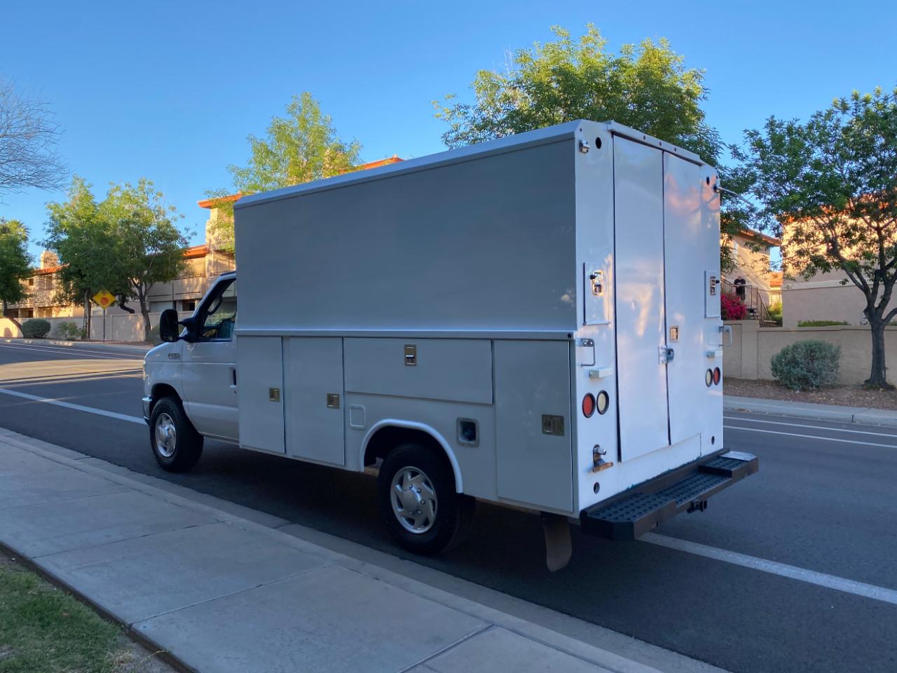 Ford Econoline Commercial Cutaway E-350 Super Duty 138" 4-Spd SRW 2016