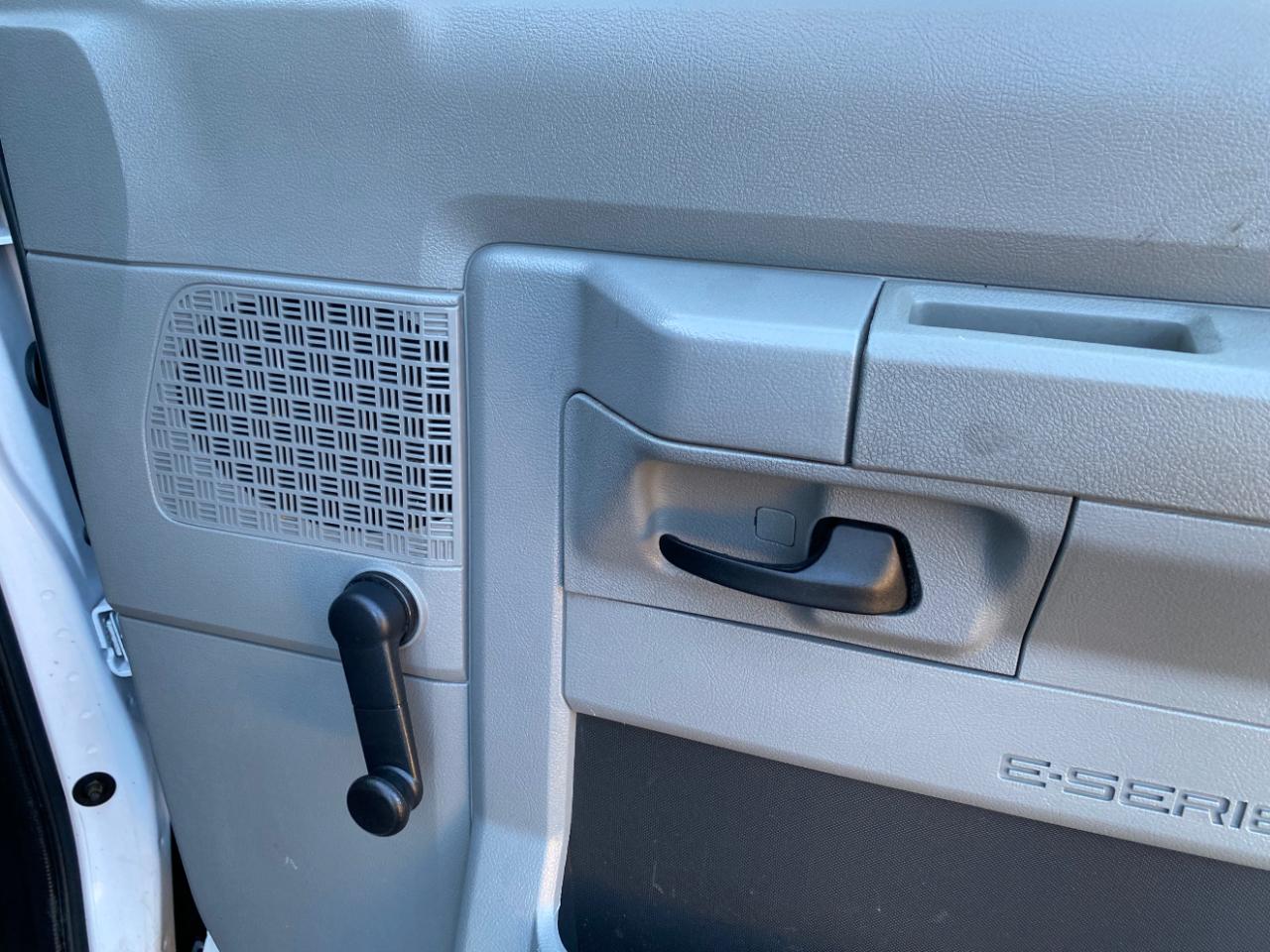 Ford Econoline Commercial Cutaway E-350 Super Duty 138" 4-Spd SRW 2016