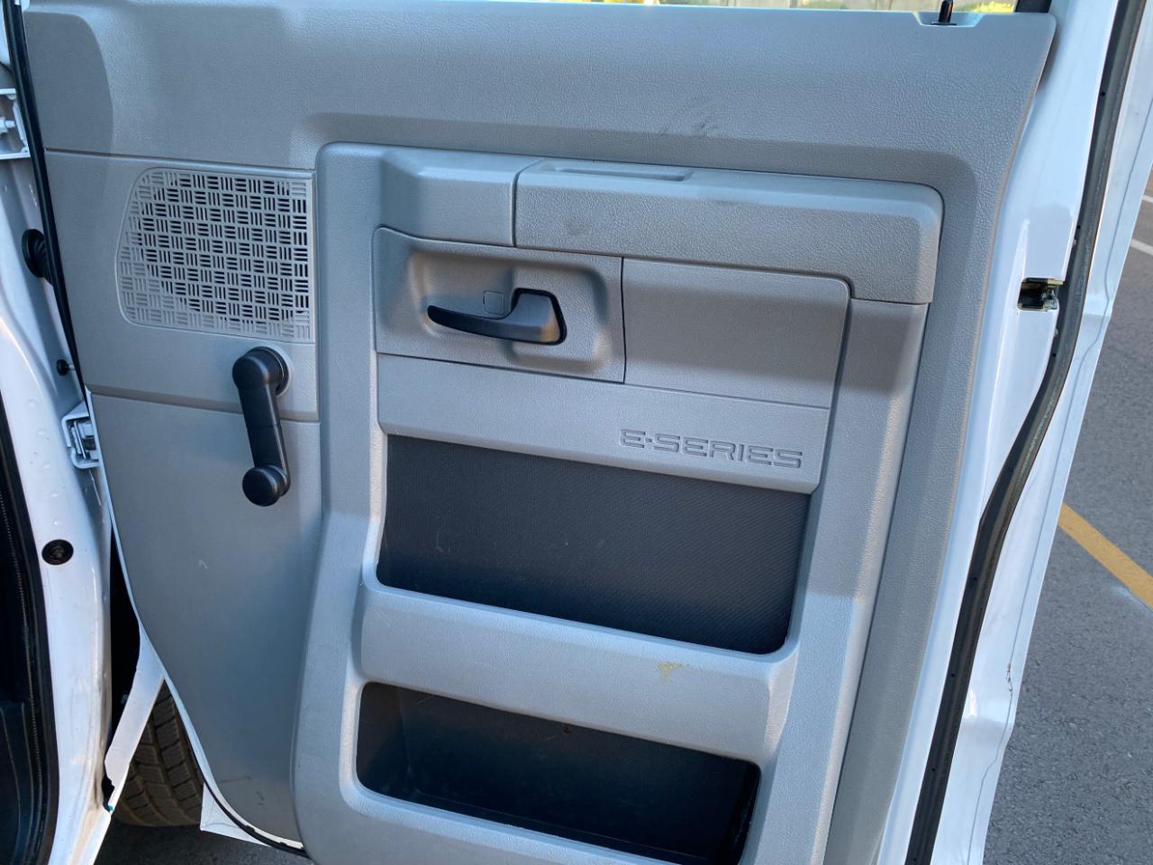 Ford Econoline Commercial Cutaway E-350 Super Duty 138" 4-Spd SRW 2016