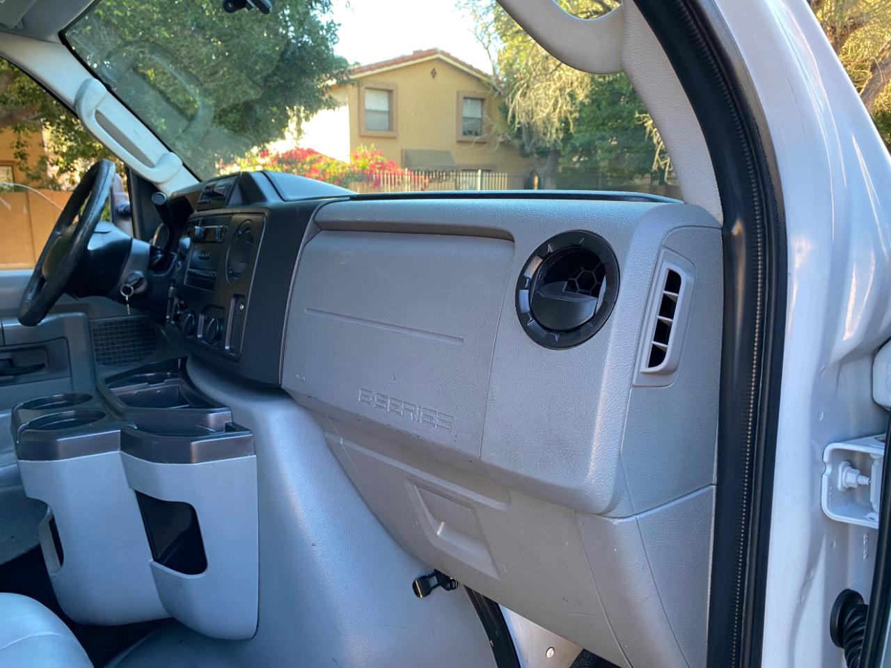 Ford Econoline Commercial Cutaway E-350 Super Duty 138" 4-Spd SRW 2016