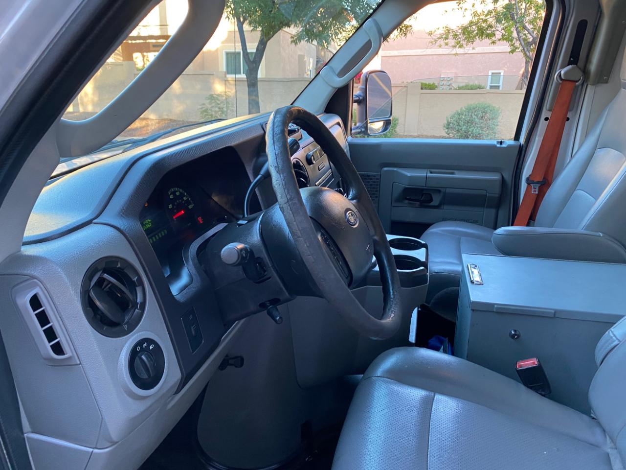 Ford Econoline Commercial Cutaway E-350 Super Duty 138" 4-Spd SRW 2016