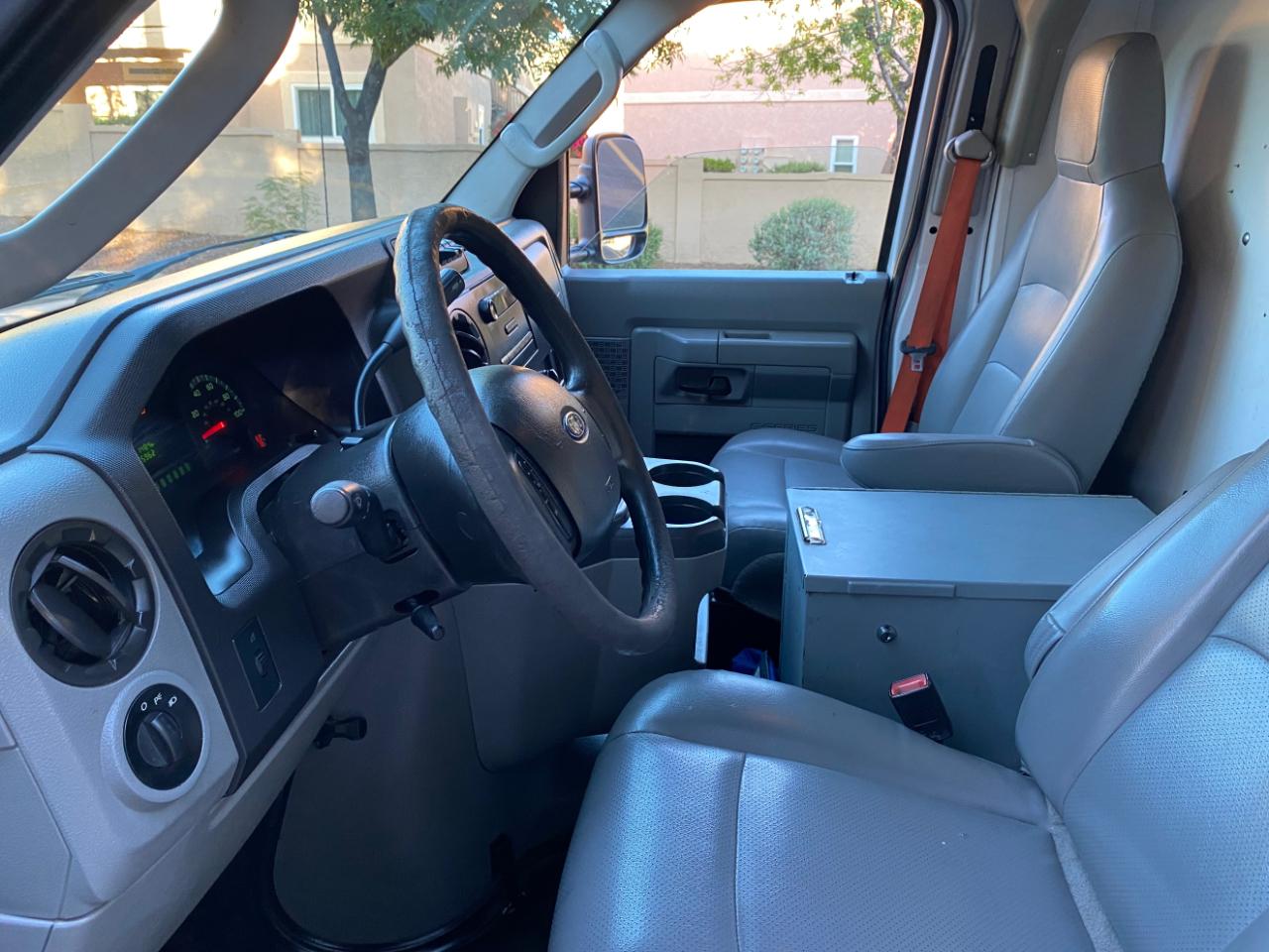 Ford Econoline Commercial Cutaway E-350 Super Duty 138" 4-Spd SRW 2016