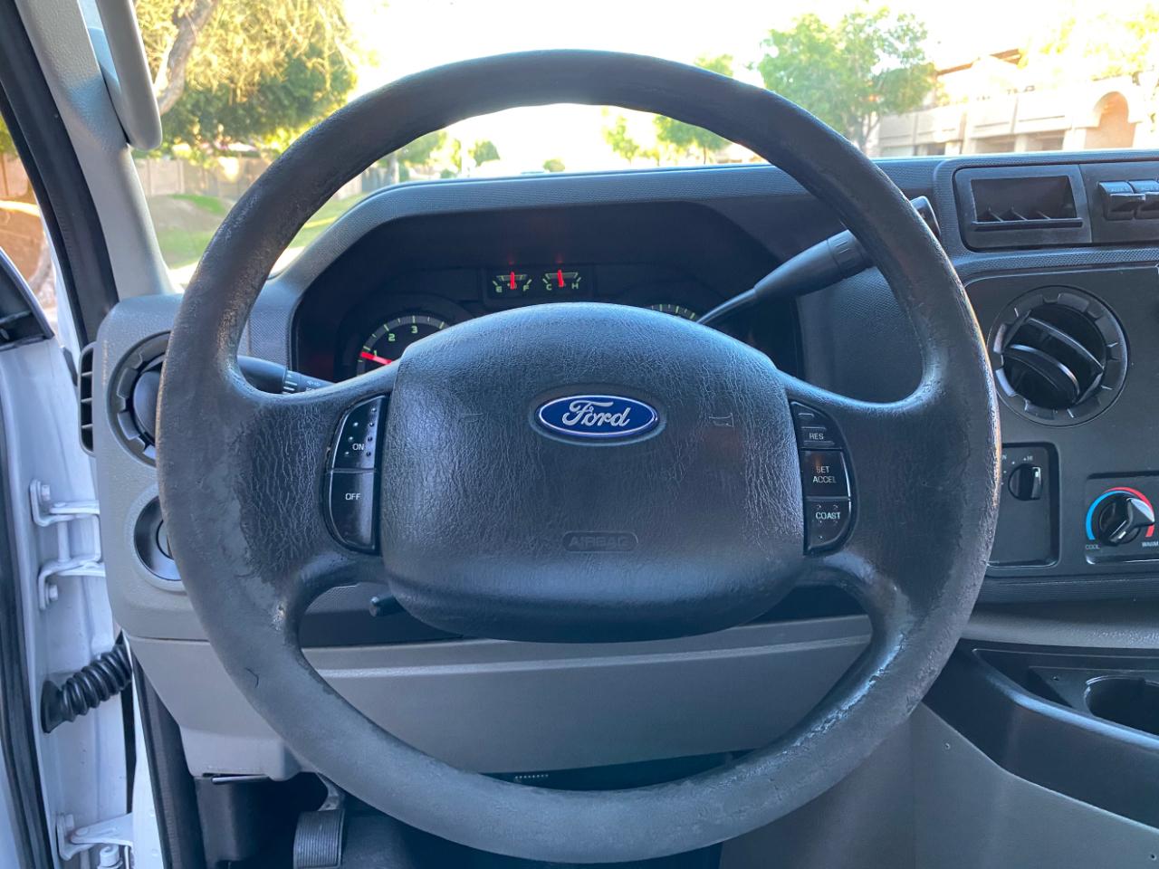 Ford Econoline Commercial Cutaway E-350 Super Duty 138" 4-Spd SRW 2016