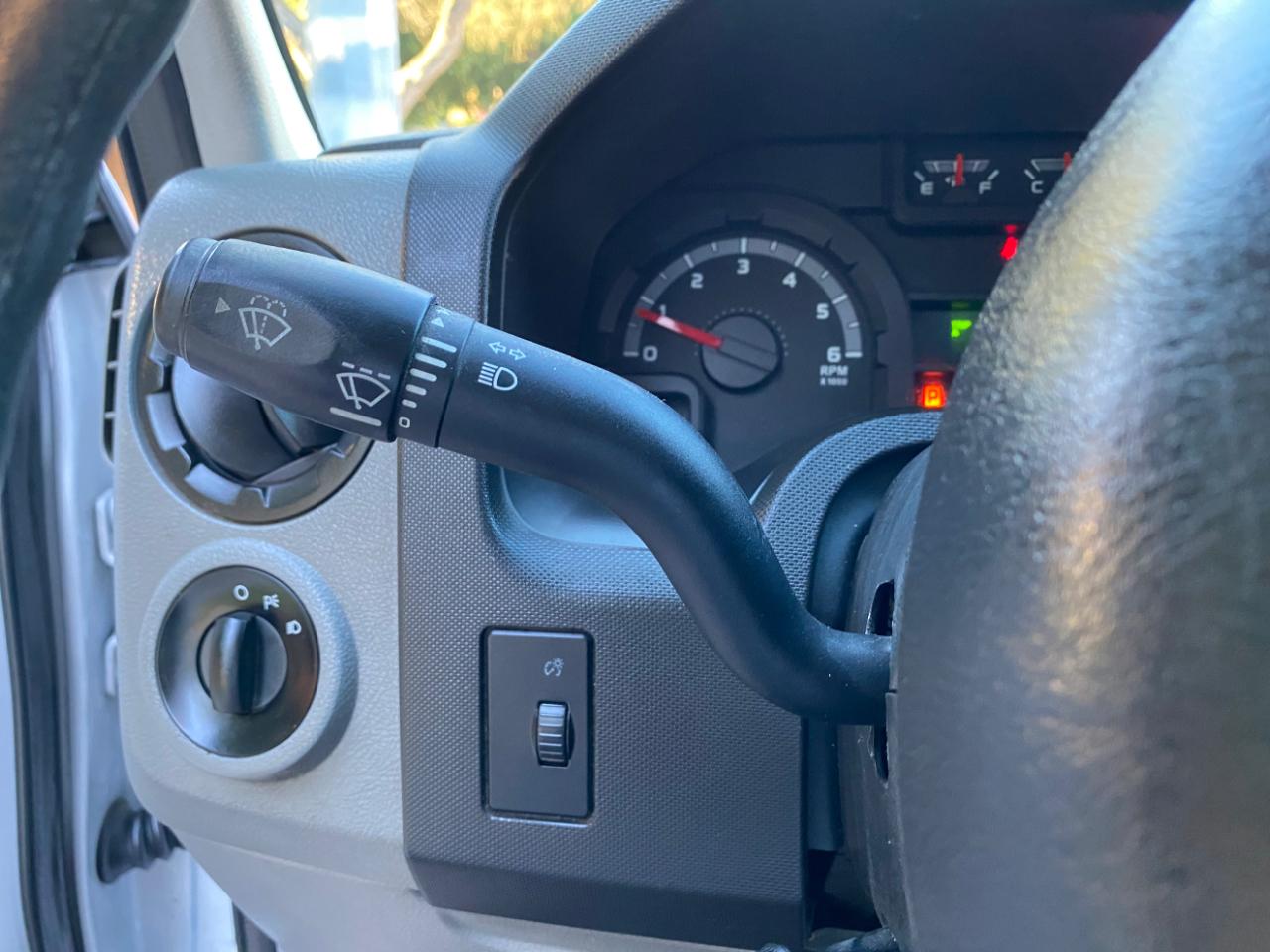 Ford Econoline Commercial Cutaway E-350 Super Duty 138" 4-Spd SRW 2016