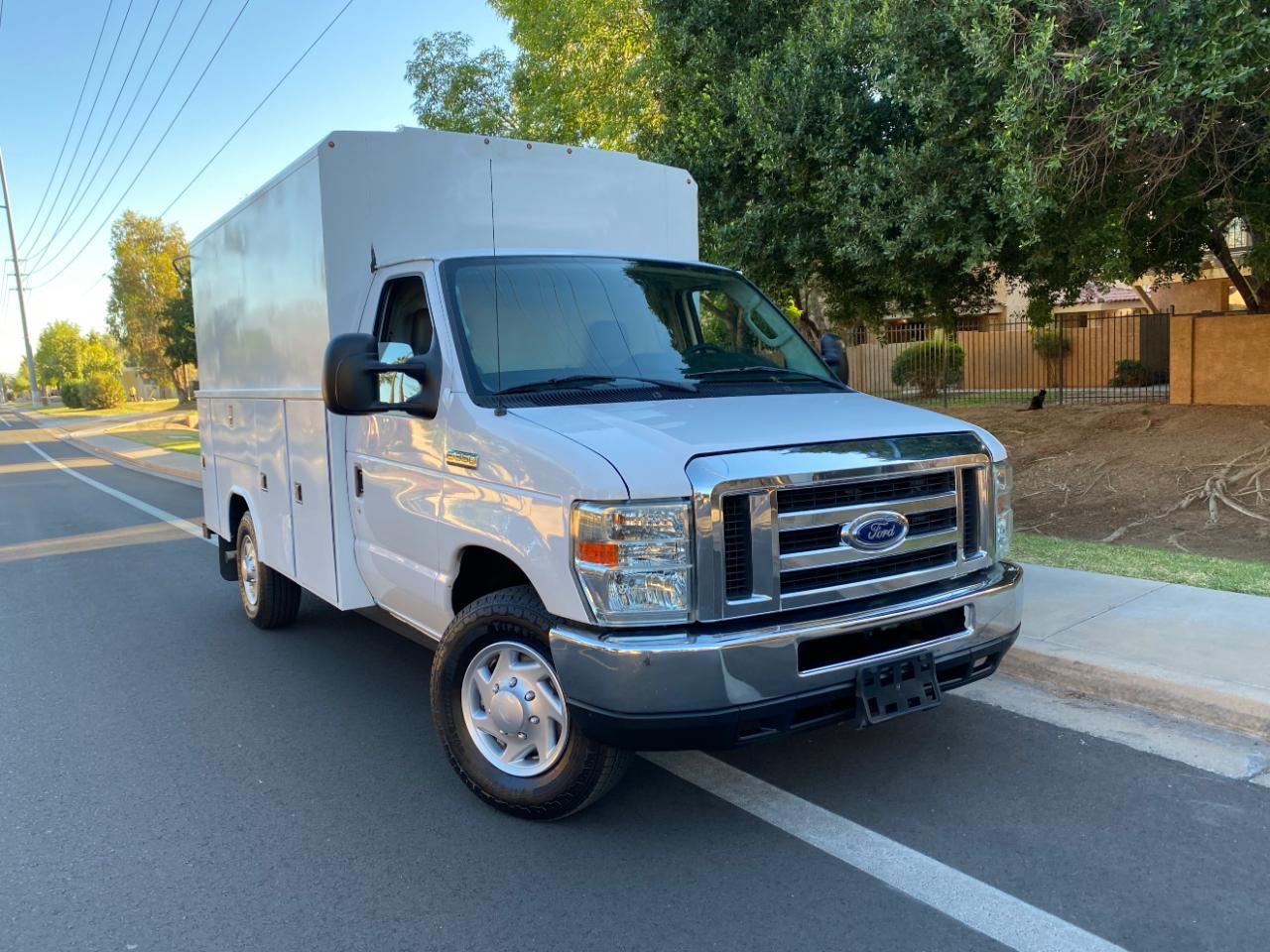 Ford Econoline Commercial Cutaway E-350 Super Duty 138" 4-Spd SRW 2016