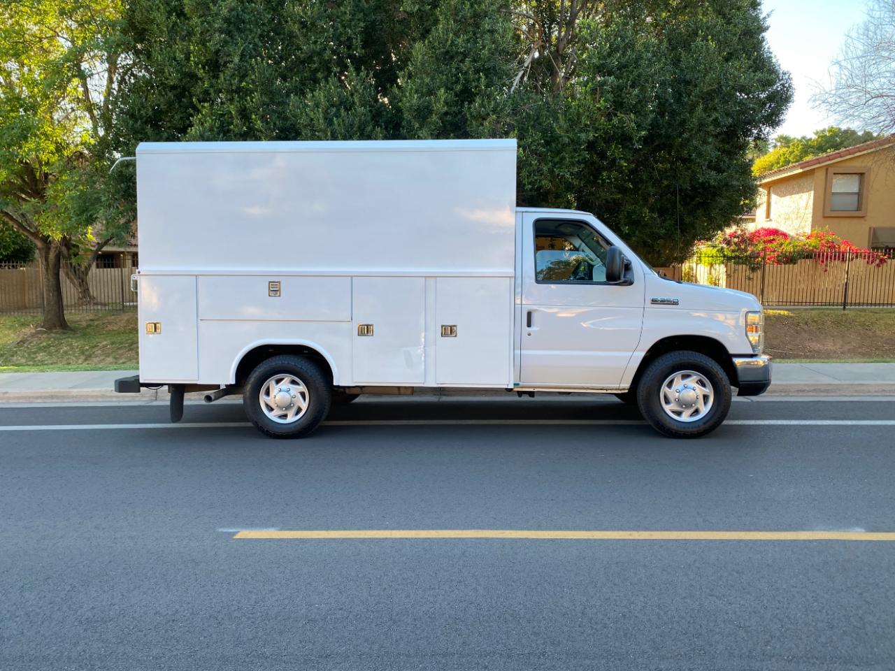 Ford Econoline Commercial Cutaway E-350 Super Duty 138" 4-Spd SRW 2016