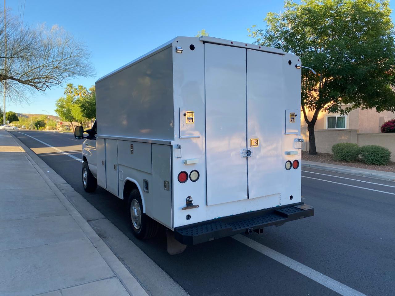 Ford Econoline Commercial Cutaway E-350 Super Duty 138" 4-Spd SRW 2016