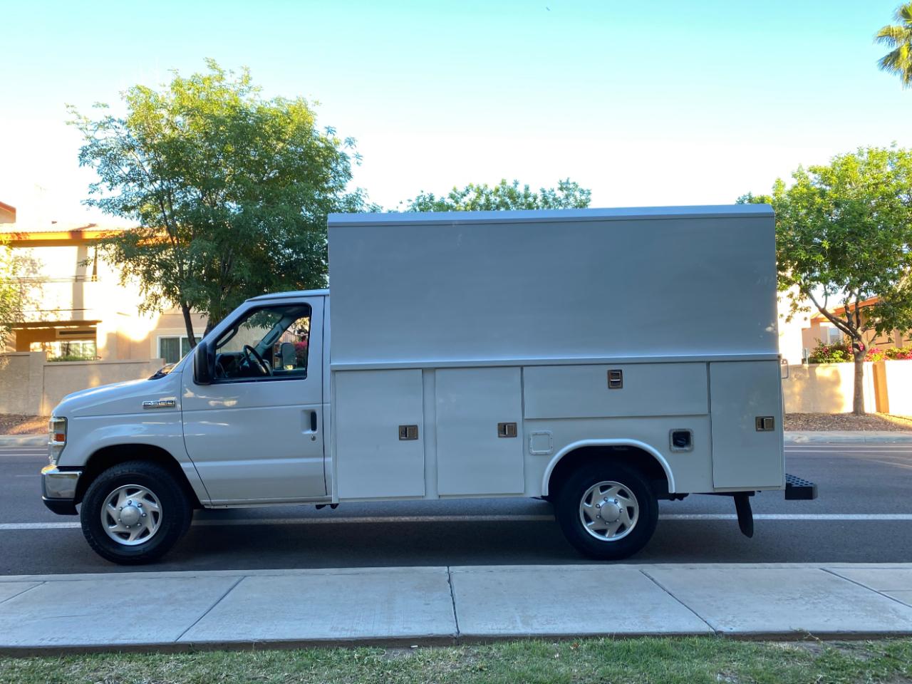 Ford Econoline Commercial Cutaway E-350 Super Duty 138" 4-Spd SRW 2016