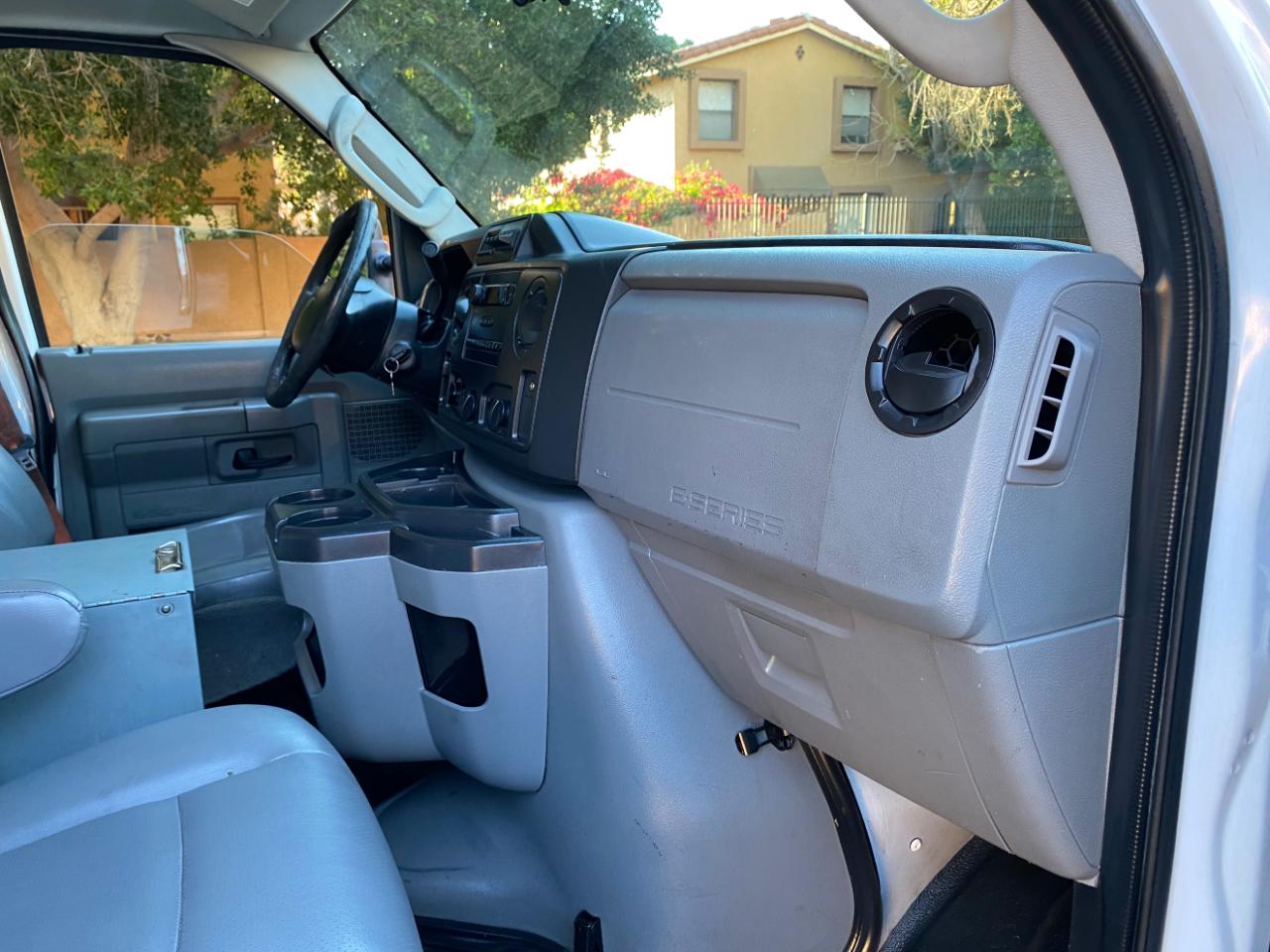 Ford Econoline Commercial Cutaway E-350 Super Duty 138" 4-Spd SRW 2016