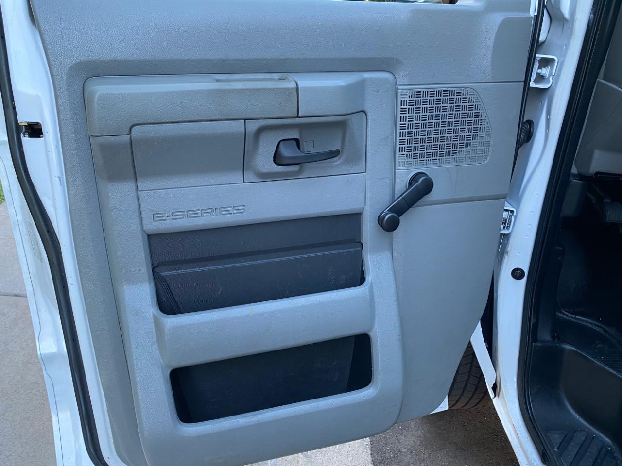 Ford Econoline Commercial Cutaway E-350 Super Duty 138" 4-Spd SRW 2016