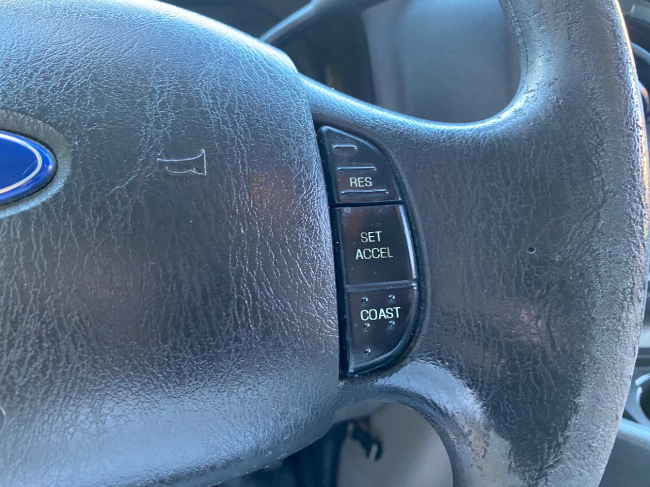 Ford Econoline Commercial Cutaway E-350 Super Duty 138" 4-Spd SRW 2016