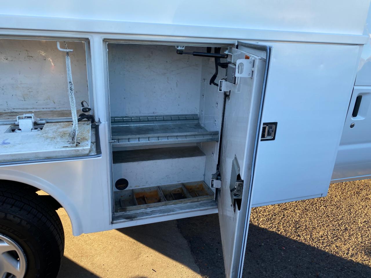 Ford Econoline Commercial Cutaway E-350 Super Duty 138" 4-Spd SRW 2016