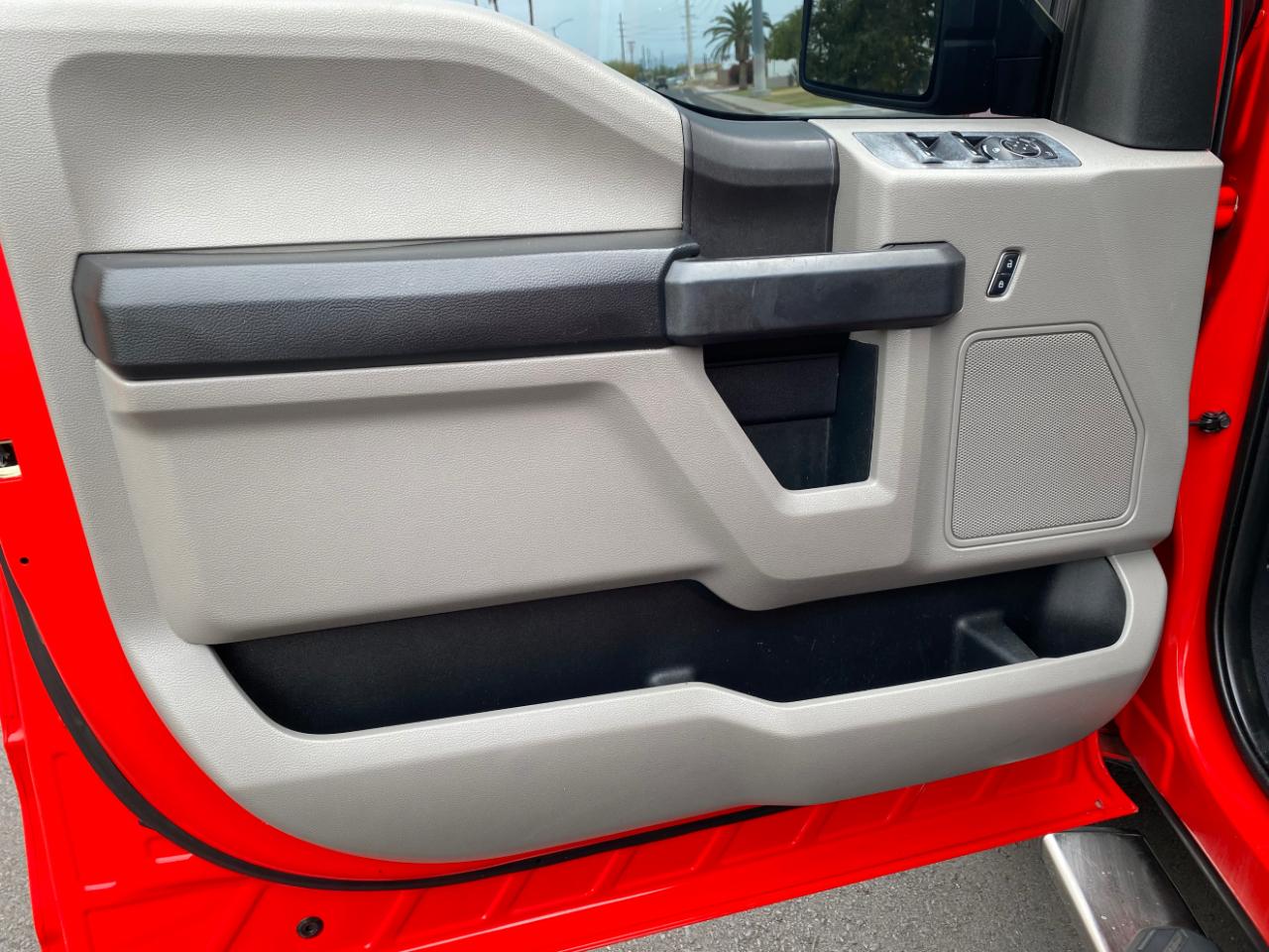 Ford F-150 4WD SuperCrew 145" XL 2015