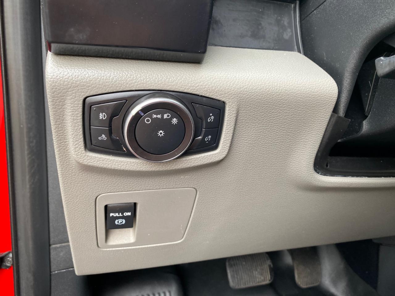 Ford F-150 4WD SuperCrew 145" XL 2015