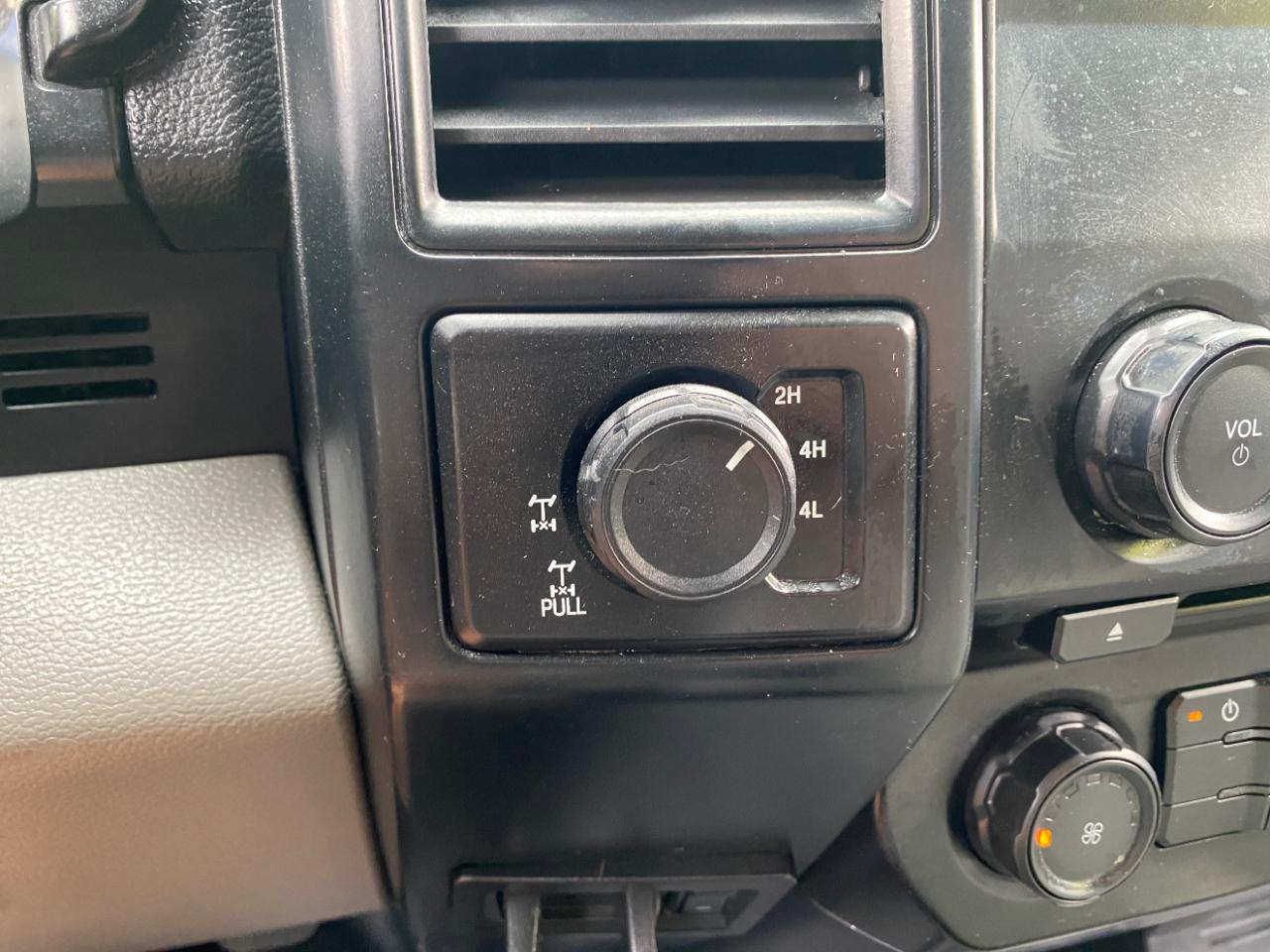 Ford F-150 4WD SuperCrew 145" XL 2015