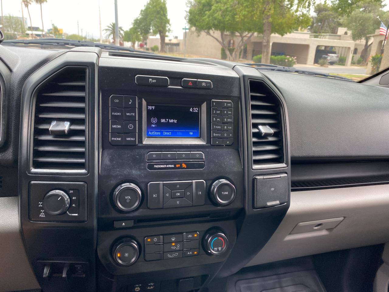 Ford F-150 4WD SuperCrew 145" XL 2015