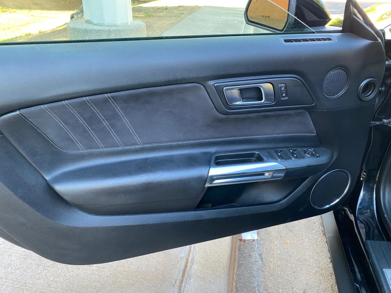 Ford Mustang EcoBoost Convertible 2021