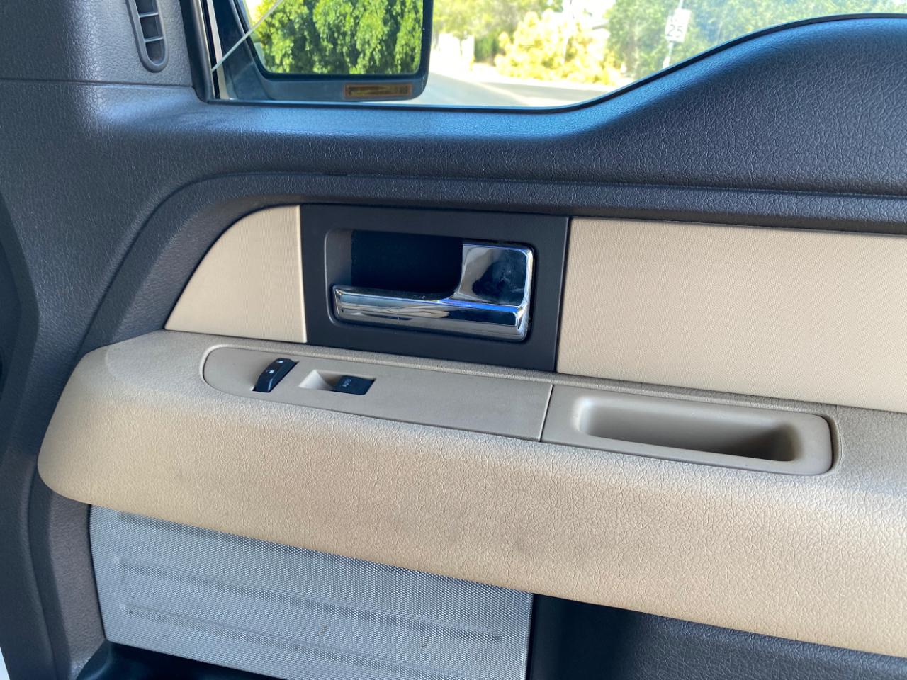 Ford F-150 4WD SuperCrew 145" Platinum 2013