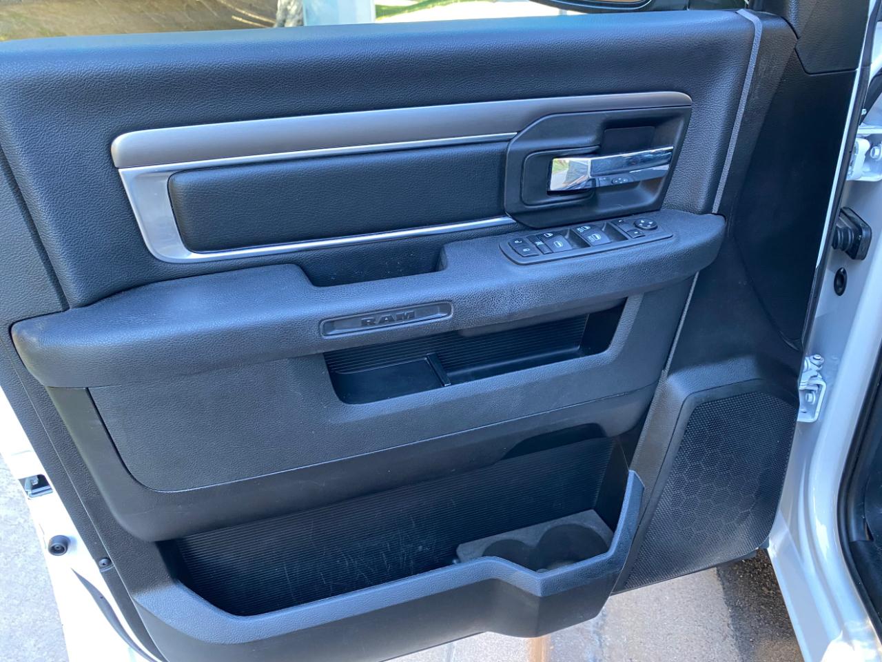 RAM 1500 Classic Warlock 4x2 Quad Cab 6'4" Box 2022