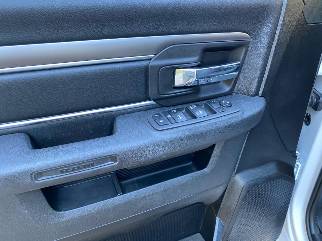 RAM 1500 Classic Warlock 4x2 Quad Cab 6'4" Box 2022