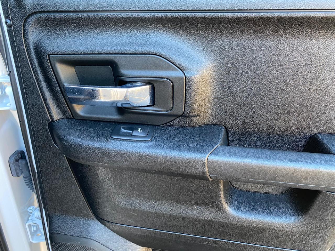 RAM 1500 Classic Warlock 4x2 Quad Cab 6'4" Box 2022