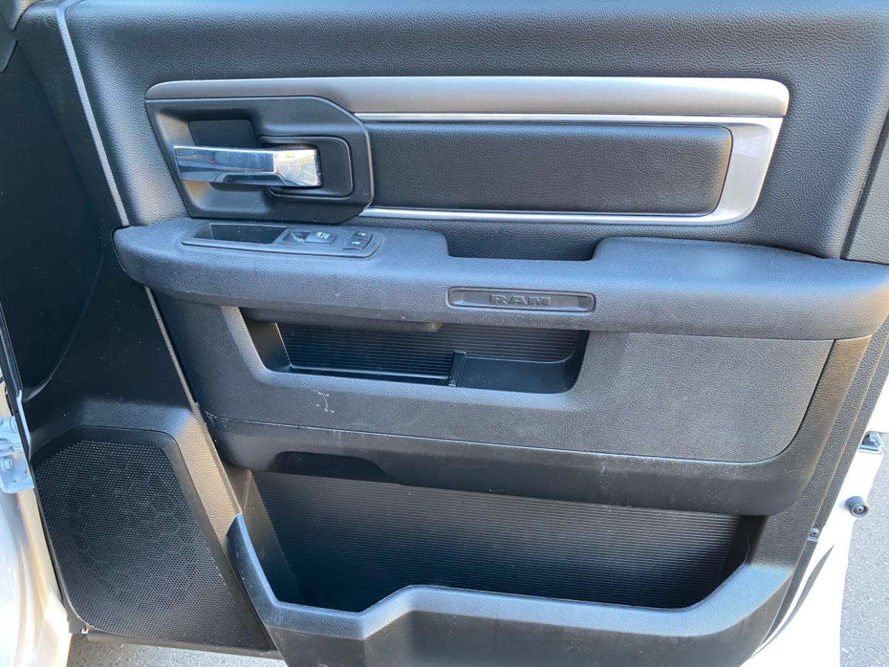 RAM 1500 Classic Warlock 4x2 Quad Cab 6'4" Box 2022