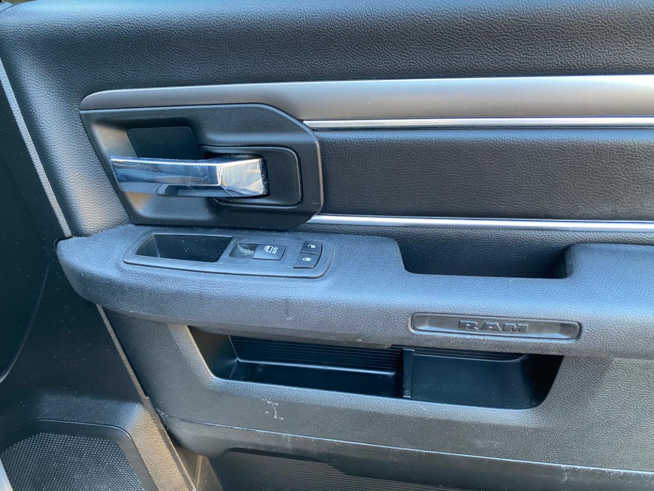 RAM 1500 Classic Warlock 4x2 Quad Cab 6'4" Box 2022