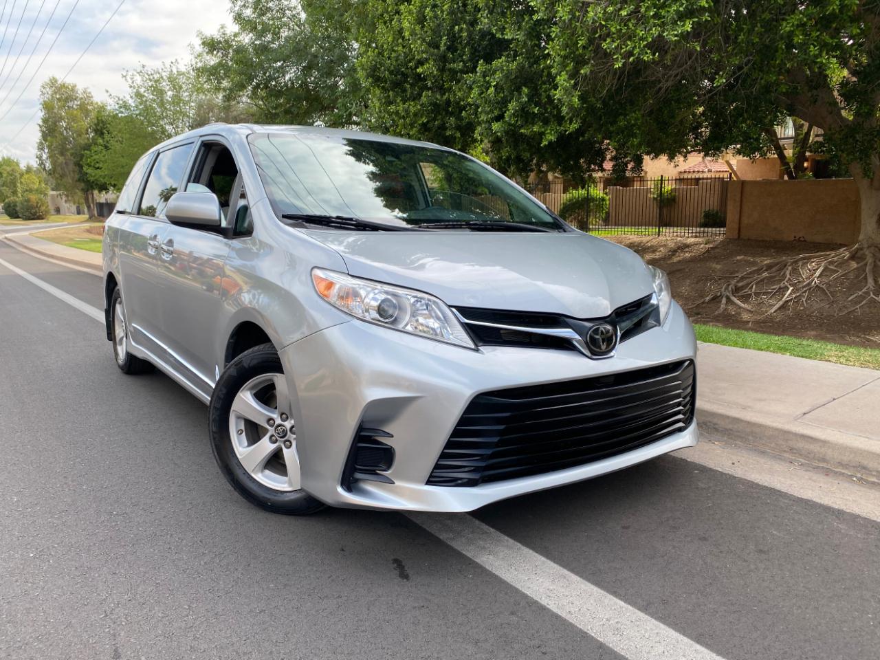 Toyota Sienna LE FWD 8-Passenger (Natl) 2020