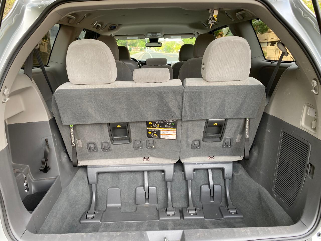 Toyota Sienna LE FWD 8-Passenger (Natl) 2020