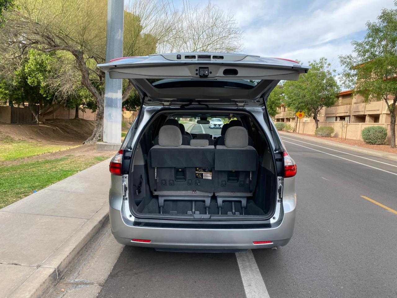 Toyota Sienna LE FWD 8-Passenger (Natl) 2020