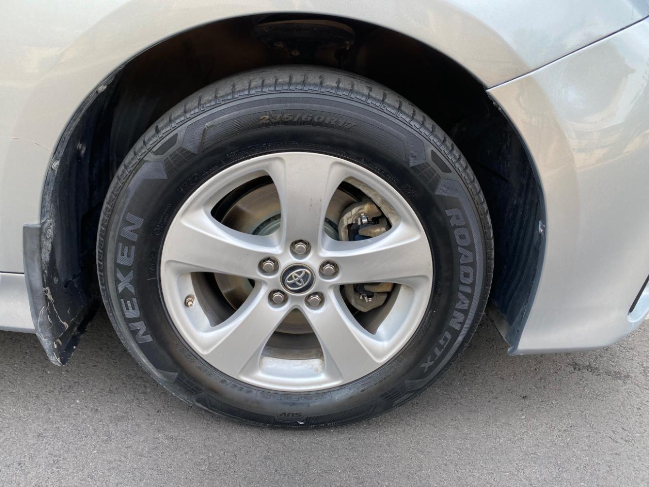 Toyota Sienna LE FWD 8-Passenger (Natl) 2020