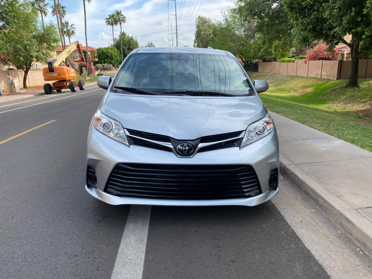 Toyota Sienna LE FWD 8-Passenger (Natl) 2020