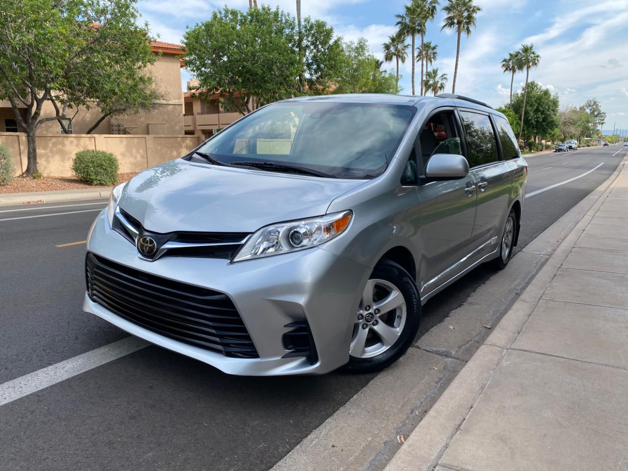 Toyota Sienna LE FWD 8-Passenger (Natl) 2020