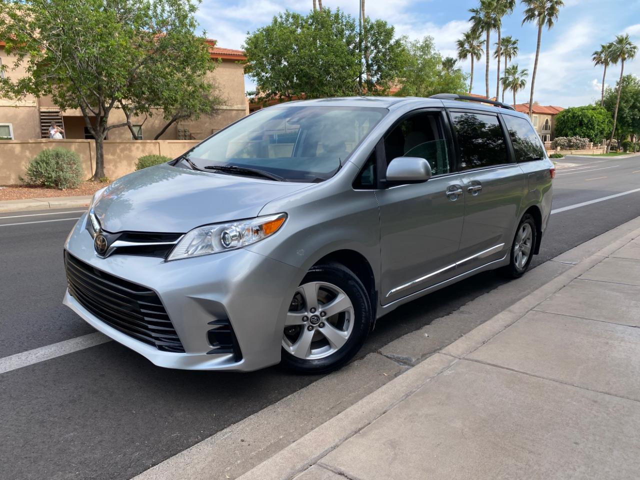 Toyota Sienna LE FWD 8-Passenger (Natl) 2020