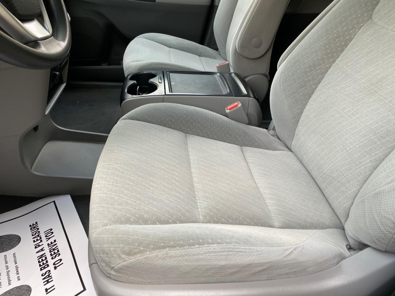 Toyota Sienna LE FWD 8-Passenger (Natl) 2020