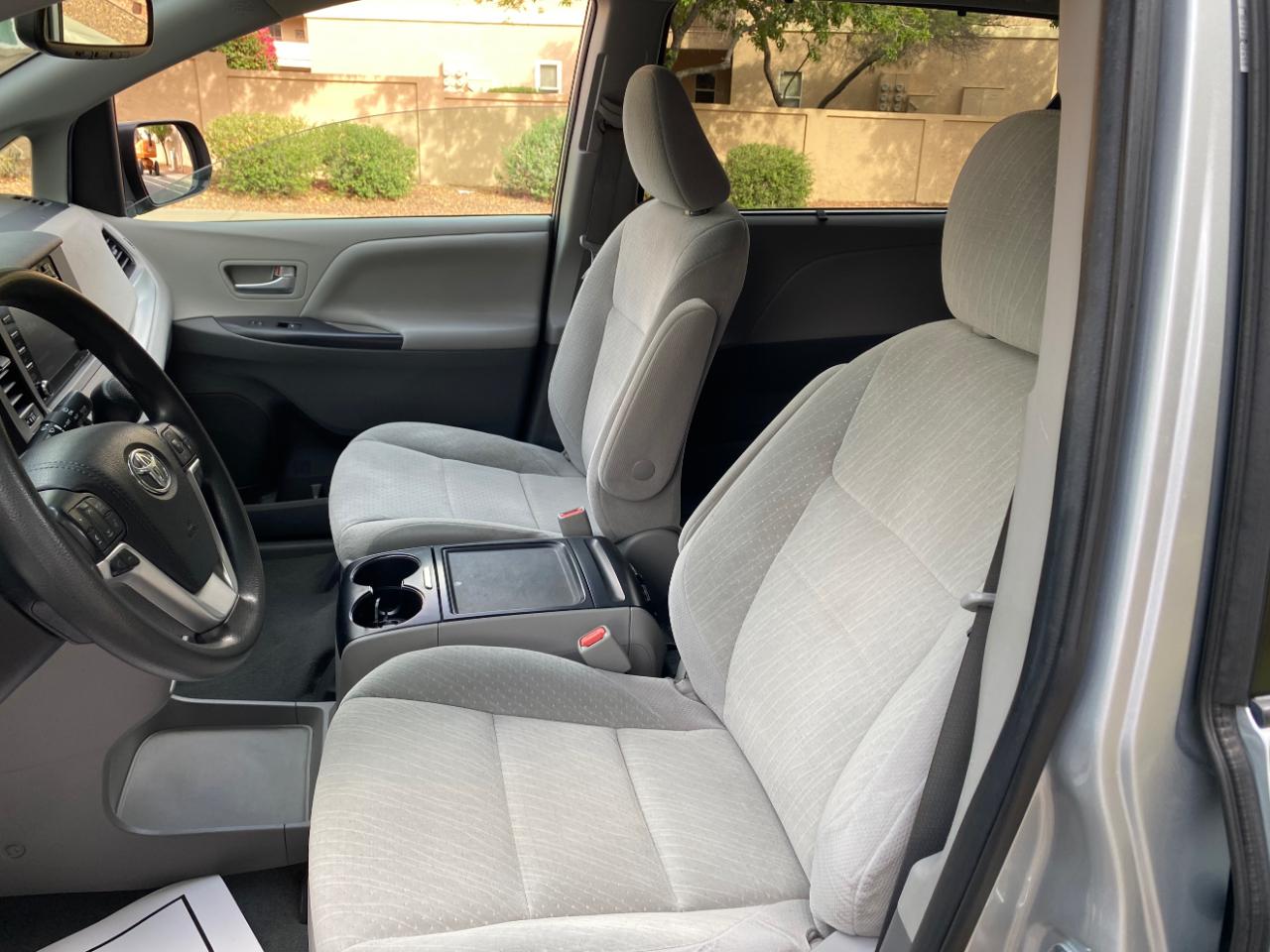 Toyota Sienna LE FWD 8-Passenger (Natl) 2020