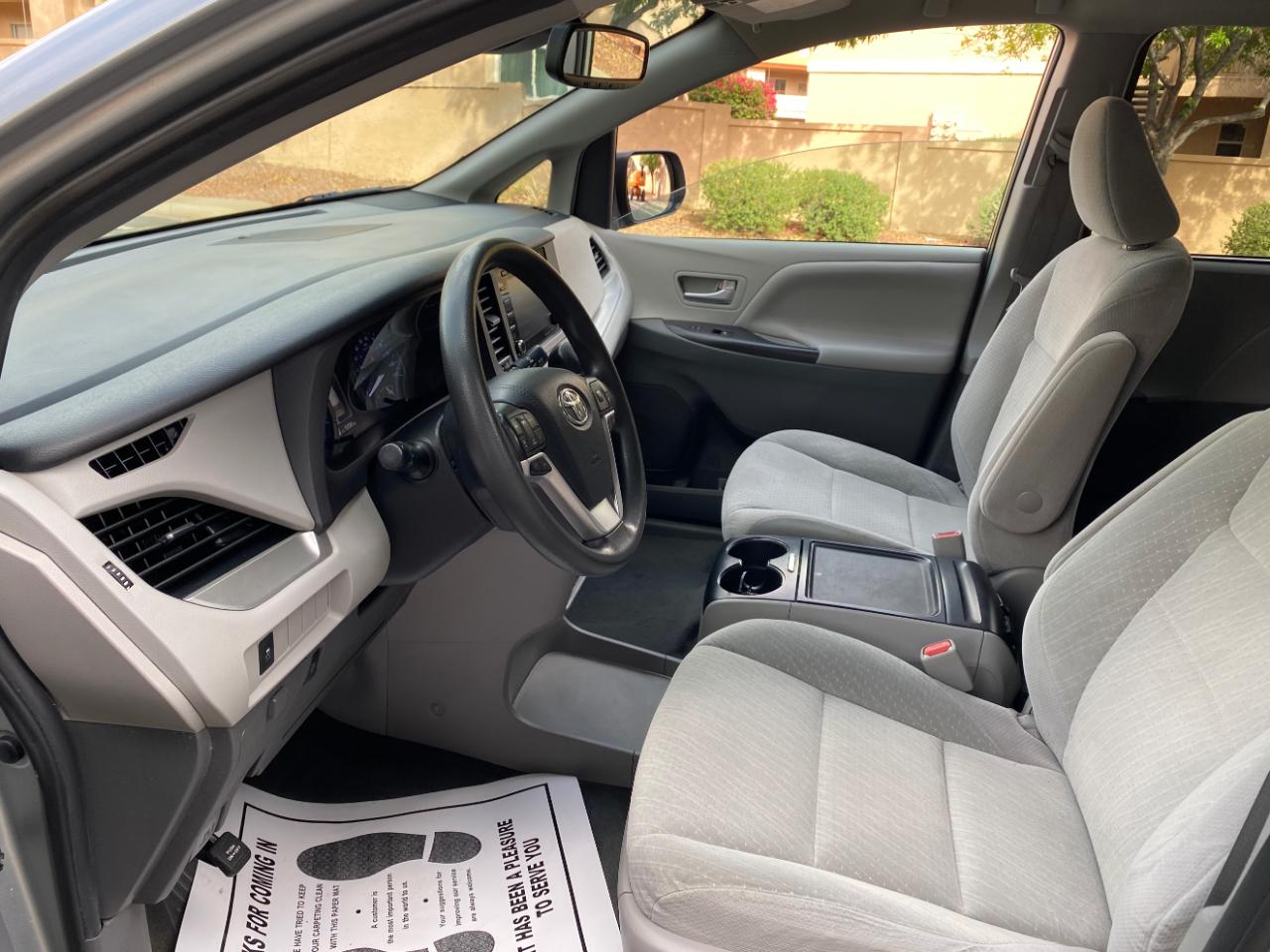 Toyota Sienna LE FWD 8-Passenger (Natl) 2020