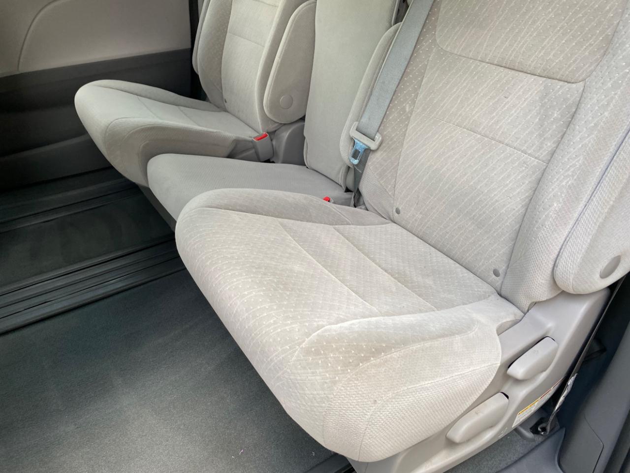 Toyota Sienna LE FWD 8-Passenger (Natl) 2020