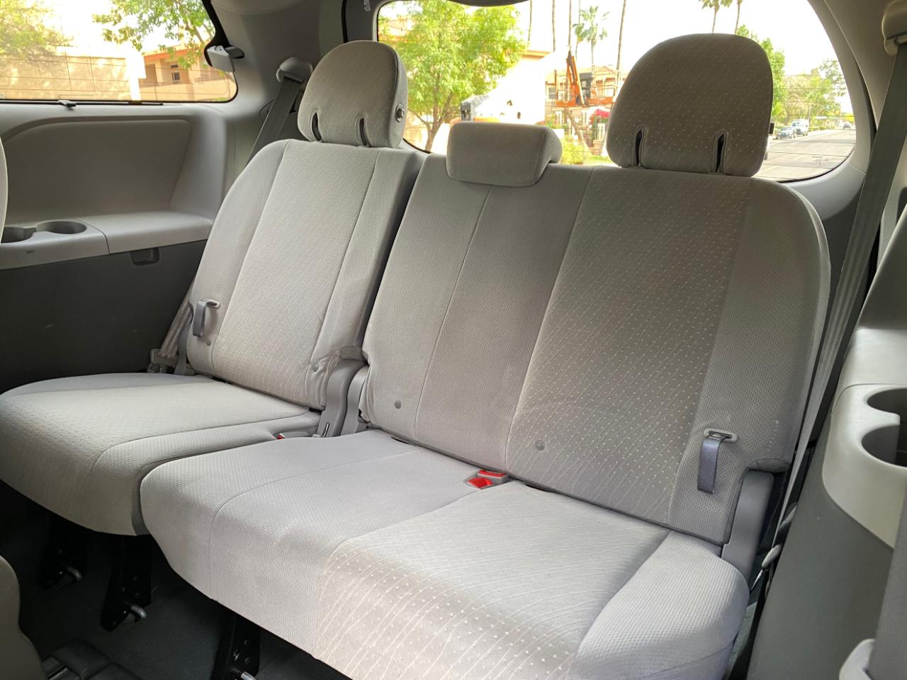 Toyota Sienna LE FWD 8-Passenger (Natl) 2020