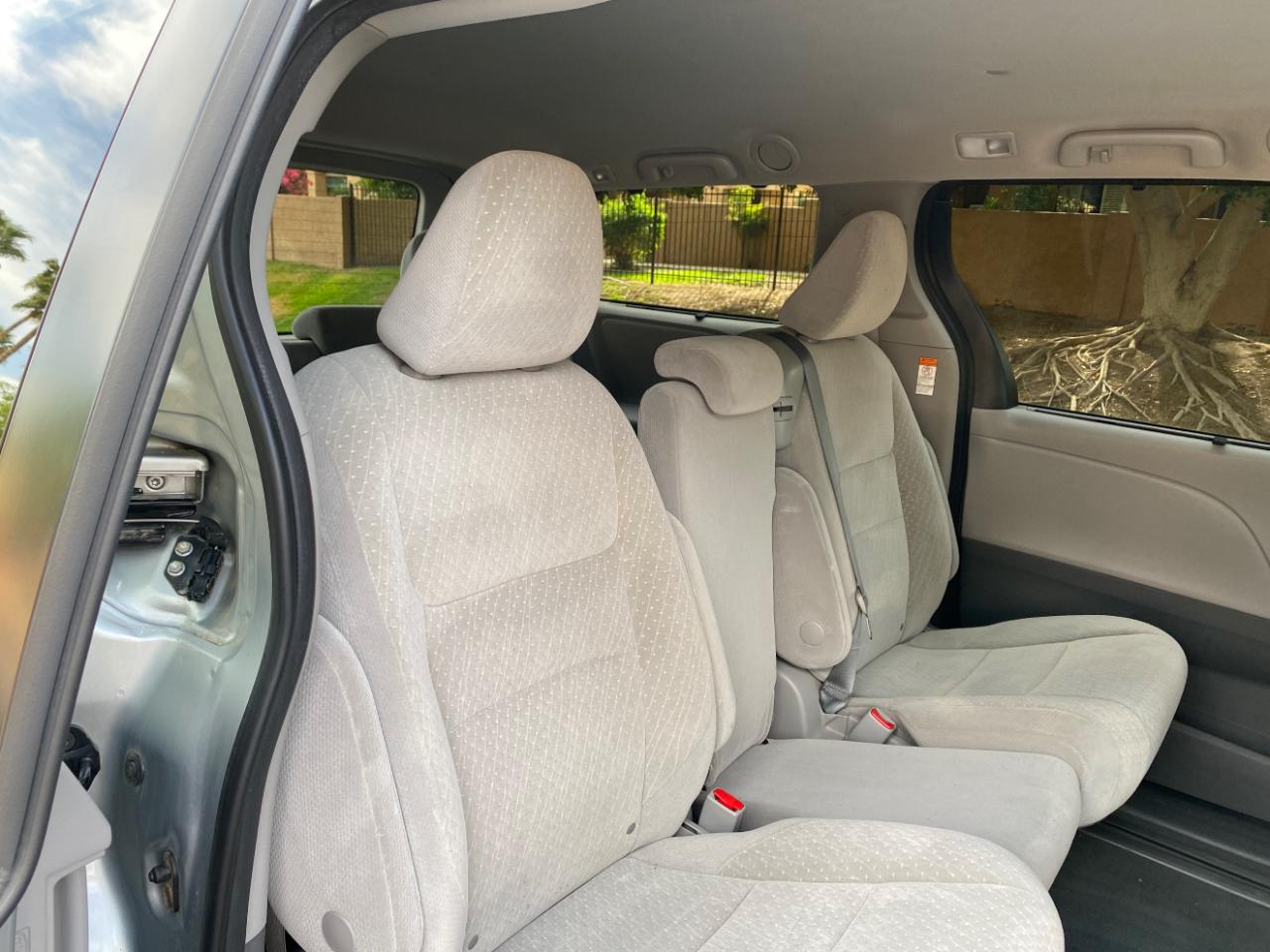 Toyota Sienna LE FWD 8-Passenger (Natl) 2020