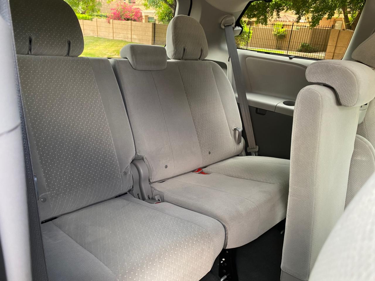 Toyota Sienna LE FWD 8-Passenger (Natl) 2020