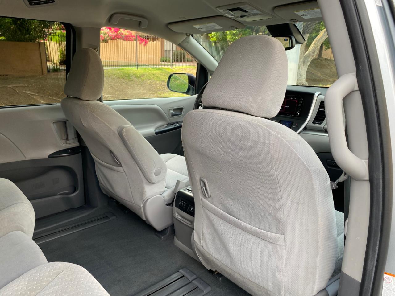 Toyota Sienna LE FWD 8-Passenger (Natl) 2020