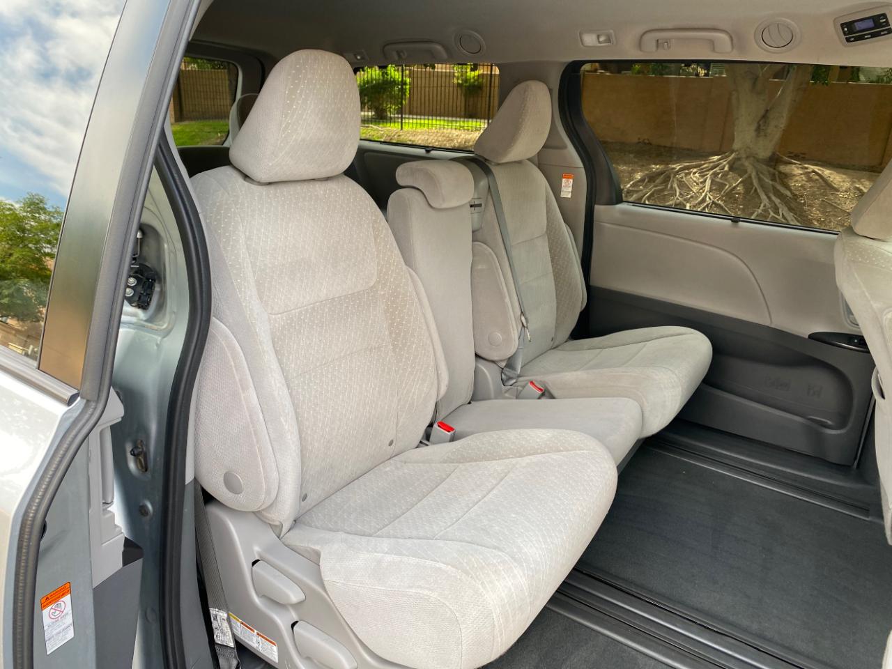 Toyota Sienna LE FWD 8-Passenger (Natl) 2020