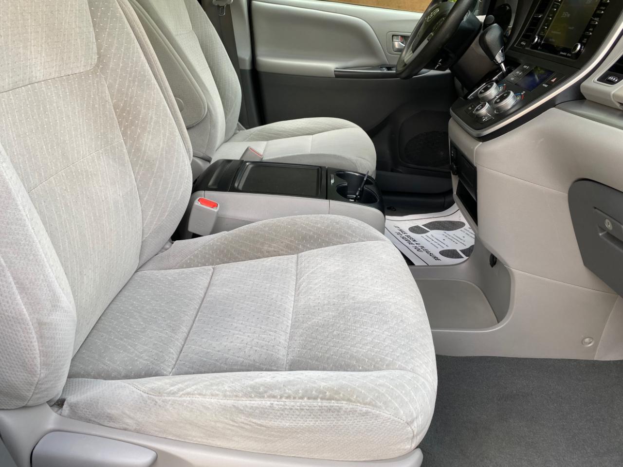 Toyota Sienna LE FWD 8-Passenger (Natl) 2020