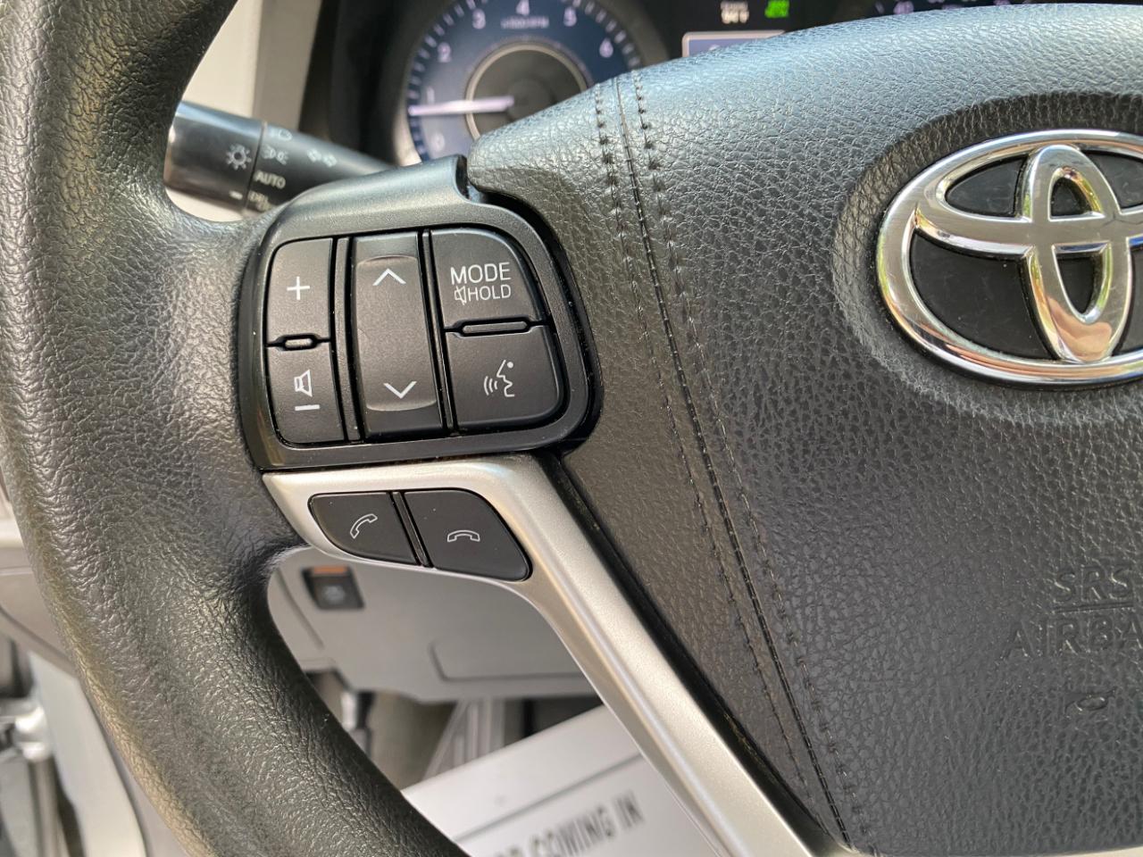 Toyota Sienna LE FWD 8-Passenger (Natl) 2020