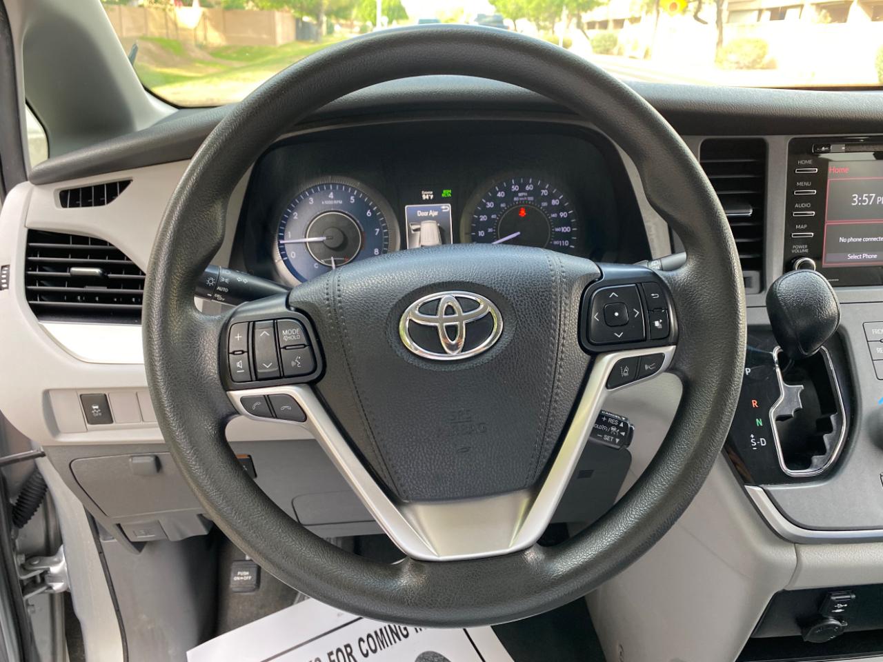 Toyota Sienna LE FWD 8-Passenger (Natl) 2020