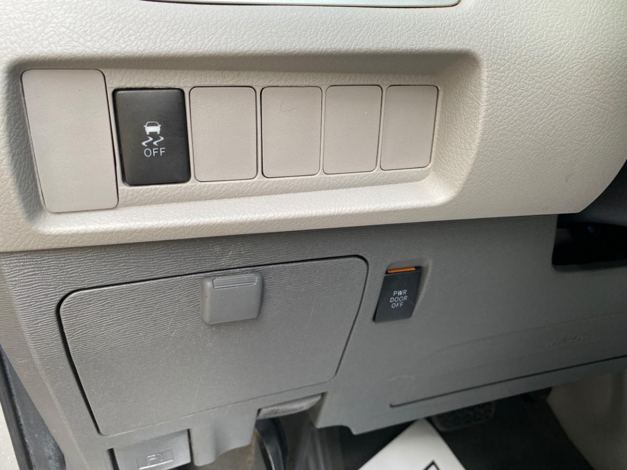 Toyota Sienna LE FWD 8-Passenger (Natl) 2020